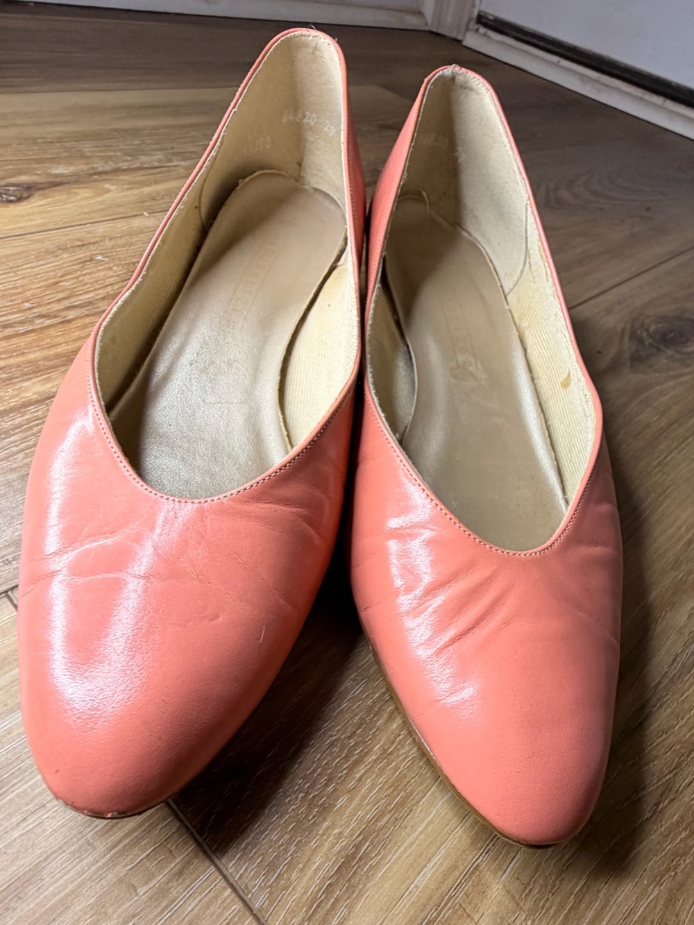 Vintage 1970s Naturalizer Coral Leather Pumps Pointed Toe Low Heel Shoes